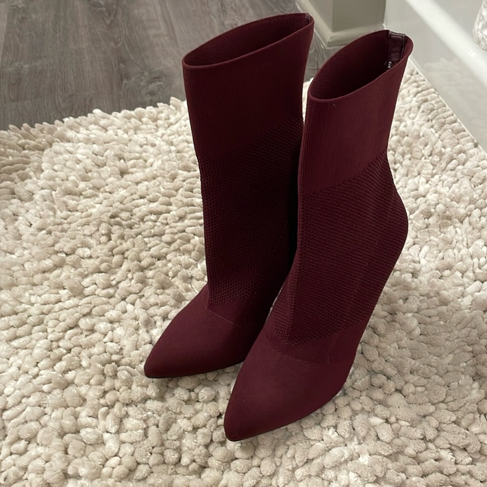 Steve Madden size 7.5 sock bootie Maroon Excellent condition!!!
